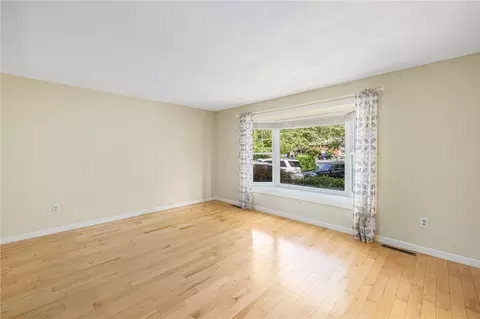 Living - 341 Sumner Ave, Warwick, RI 02888 photo 3 of 6