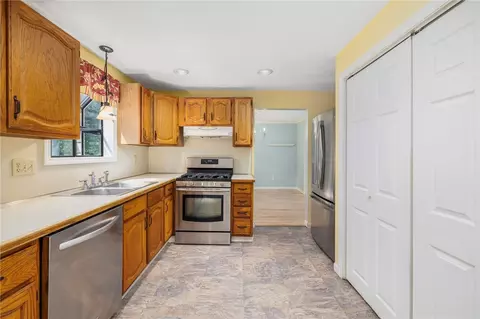 Kitchen - 341 Sumner Ave, Warwick, RI 02888 photo 4 of 4