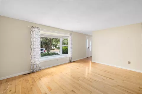 Living - 341 Sumner Ave, Warwick, RI 02888 photo 1 of 6