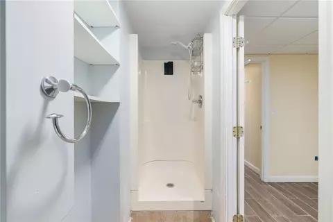 Bath - 341 Sumner Ave, Warwick, RI 02888 photo 5 of 5