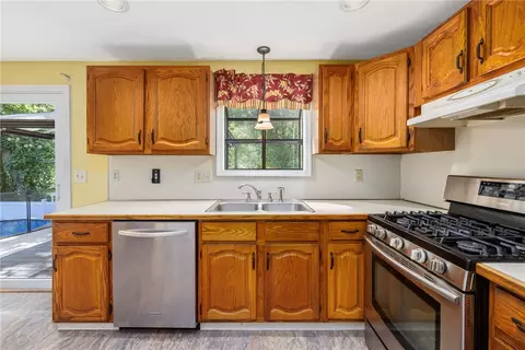 Kitchen - 341 Sumner Ave, Warwick, RI 02888 photo 2 of 4