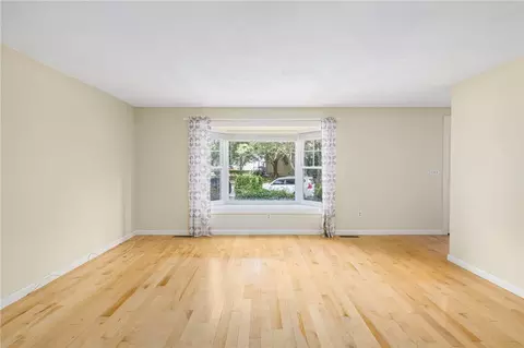 Living - 341 Sumner Ave, Warwick, RI 02888 photo 2 of 6