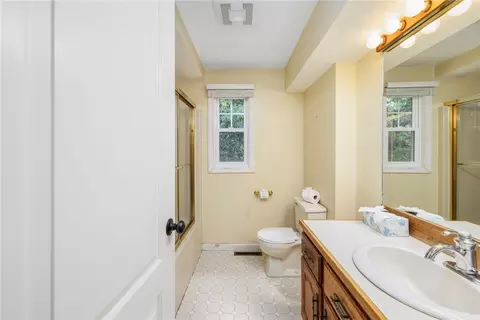 Bath - 341 Sumner Ave, Warwick, RI 02888 photo 3 of 5