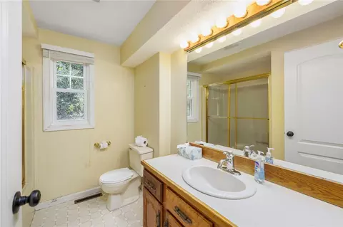 Bath - 341 Sumner Ave, Warwick, RI 02888 photo 2 of 5