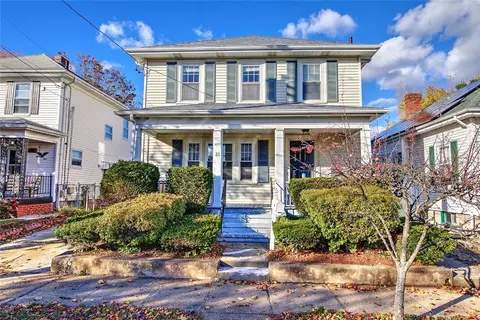 21 Chaucer St, Providence, RI 02908