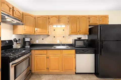 Kitchen - 3940 Post Rd #3, Warwick, RI 02886 photo 3 of 3