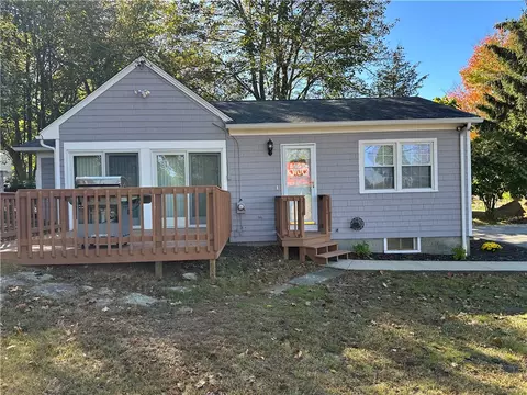 2 Hattie Ave, Greenville, RI 02828