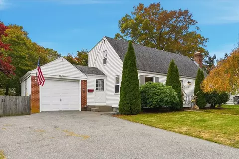 63 Massasoit Dr, Warwick, RI 02888