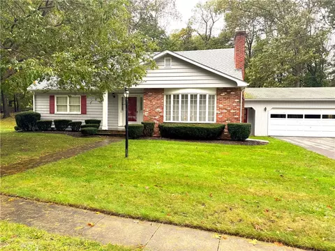 3 Juniper Ln, Greenville, RI 02828