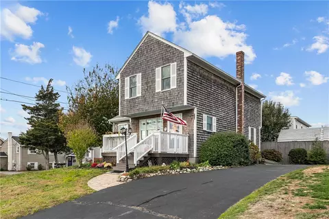 72 Rhode Island Blvd, Portsmouth, RI 02871