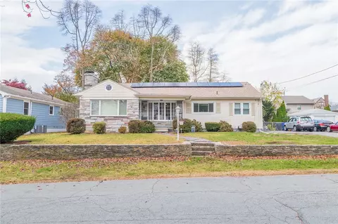 9 Farnum Ave, North Providence, RI 02911