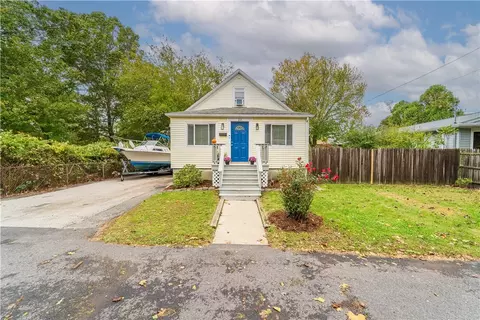 23 Stoddard Pl, Warwick, RI 02888
