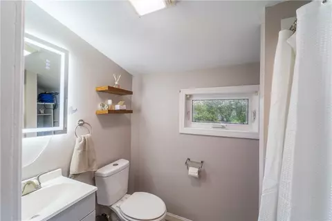 Bath - 23 Stoddard Pl, Warwick, RI 02888 photo 1 of 2