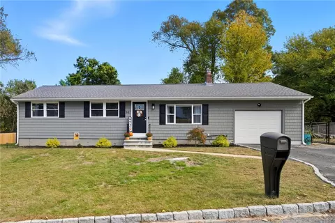 52 Glen Dr, West Warwick, RI 02893