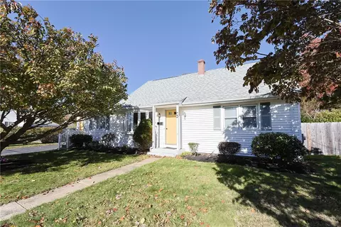 3 Grant St, Warwick, RI 02886