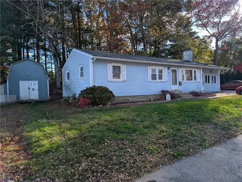 8 Grant Dr, Coventry, RI 02816