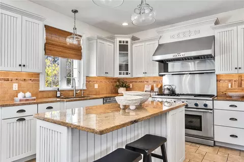 Kitchen - 25 Asylum Rd, Warren, RI 02885 photo 1 of 6