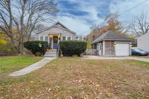 39 Tidewater Dr, Warwick, RI 02889