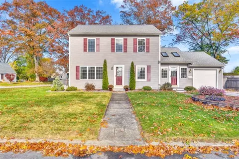 93 Grotto Ave, Warwick, RI 02888