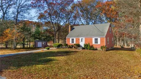4 Tattersall Dr, Lincoln, RI 02865