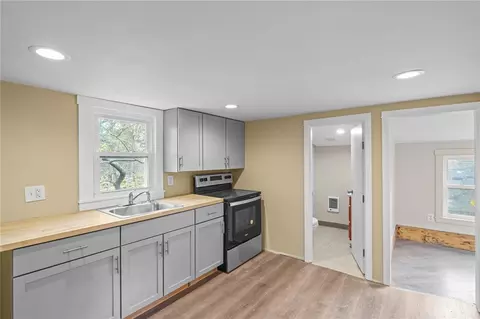51 Knotty Oak Shr, Coventry, RI 02816