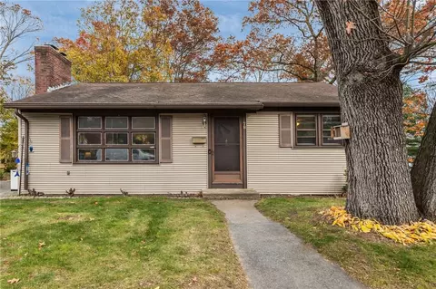 78 Arnold Rd, Coventry, RI 02816