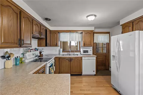 78 Arnold Rd, Coventry, RI 02816 photo 5
