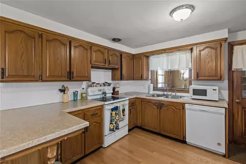 78 Arnold Rd, Coventry, RI 02816 photo 4