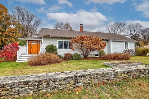 61 Mulberry Rd, Bristol, RI 02809