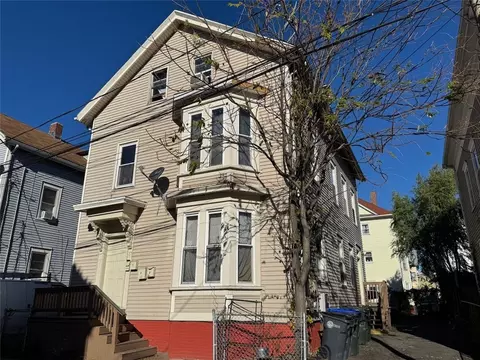 17 Alma St, Providence, RI 02908