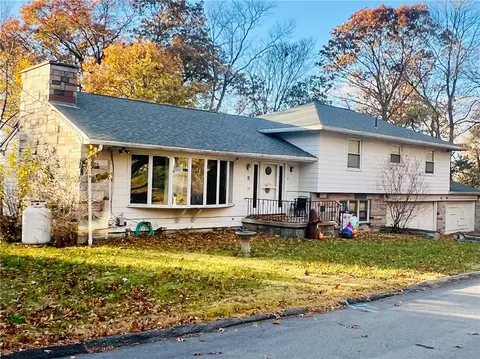 9 Orleans St, Johnston, RI 02919