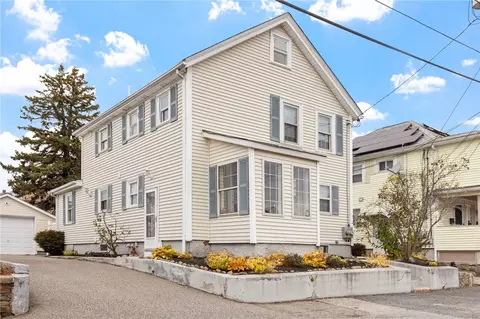 21 Donnelly St, East Providence, RI 02914