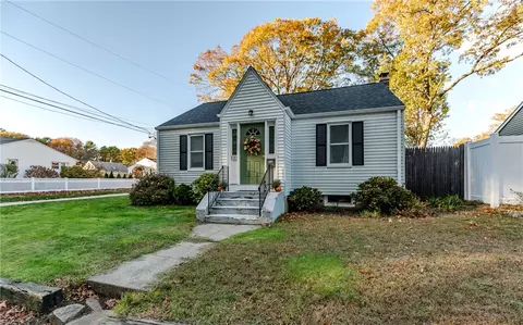 122 New Rd, Rumford, RI 02916
