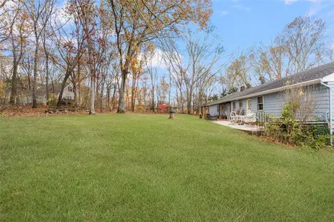 19 Cedarcrest Dr, Preston, CT 06365 photo 4