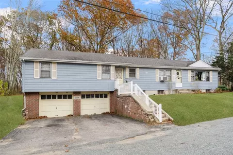 19 Cedarcrest Dr, Preston, CT 06365 photo 2