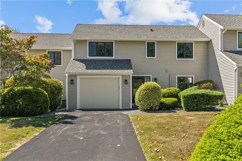 6 Fox Run Rd, Portsmouth, RI 02871