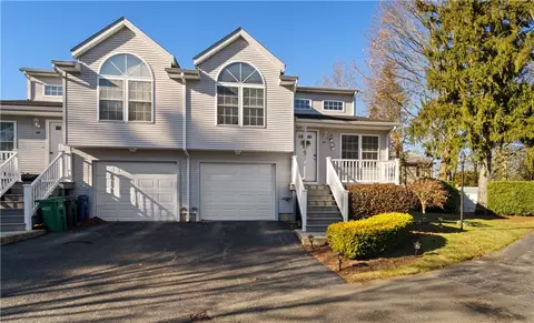 11 College Hill Rd #4A, Warwick, RI 02886