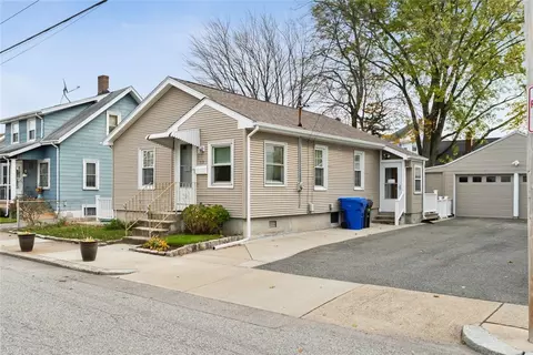 113 Oakland Ave, Pawtucket, RI 02861