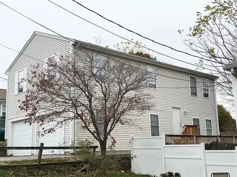121 Hillwood St, Cranston, RI 02920