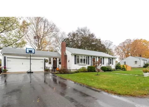 15 New Clark Rd, Cumberland, RI 02864