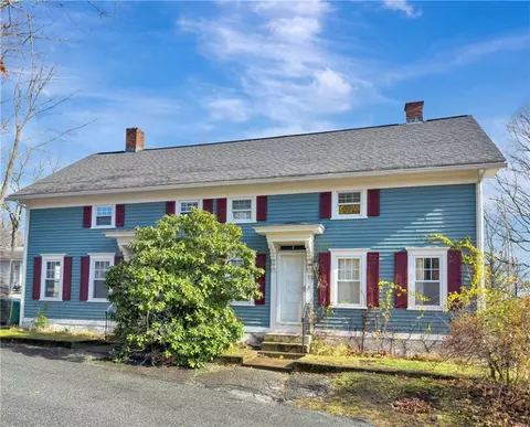17 Ives St, Hope, RI 02831