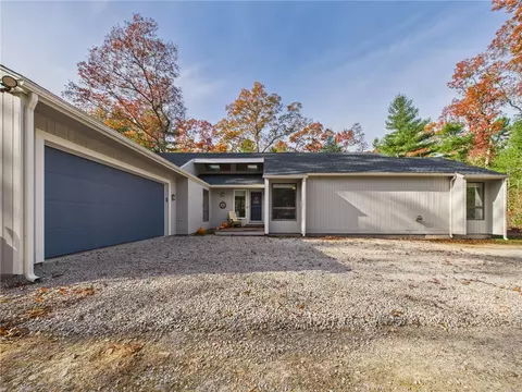 22 Deer Run Rd, Richmond, RI 02812