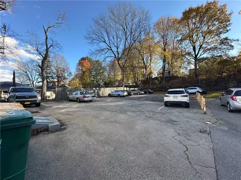 71 Hamlet Ave, Woonsocket, RI 02895 photo 4