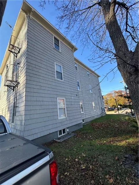 71 Hamlet Ave, Woonsocket, RI 02895 photo 2