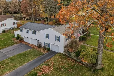 2 Fairview Dr, Greenville, RI 02828