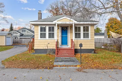 210 Promenade St, Barrington, RI 02806