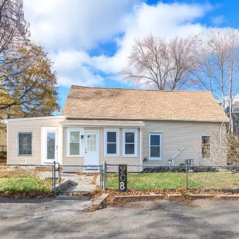 208 Dulude Ave, Woonsocket, RI 02895