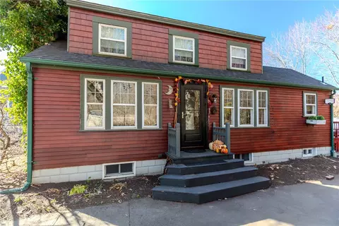 6 Wadsworth Ave, Smithfield, RI 02917