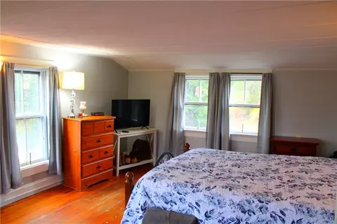 Bedroom - 67 Dexter Rd, Scituate, RI 02857 photo 4 of 7