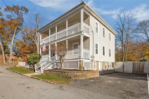 27 Ferncliff Ave, North Providence, RI 02911